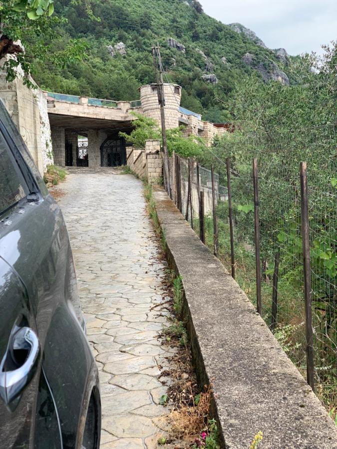 Villa Celaj “The Castle” Krujë المظهر الخارجي الصورة
