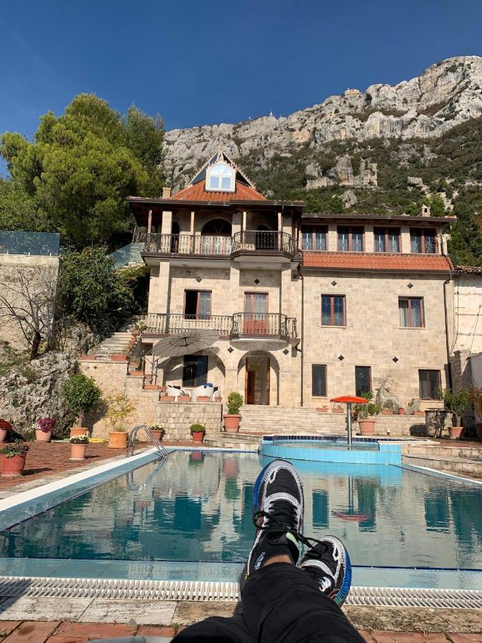 Villa Celaj “The Castle” Krujë المظهر الخارجي الصورة