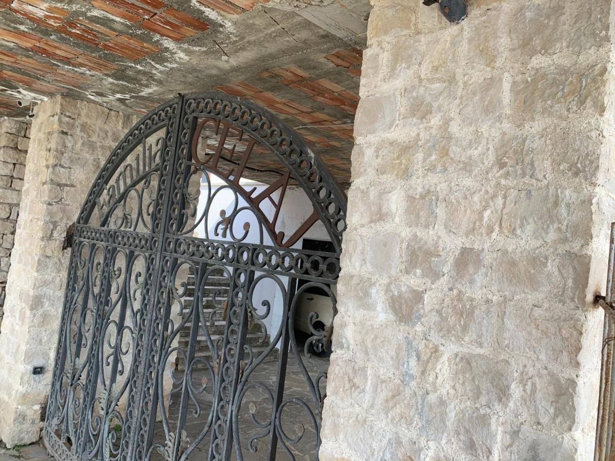 Villa Celaj “The Castle” Krujë المظهر الخارجي الصورة