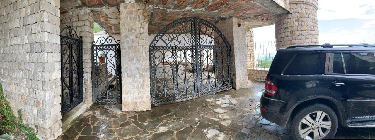 Villa Celaj “The Castle” Krujë المظهر الخارجي الصورة